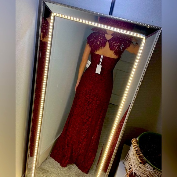 HARLYN MAROON LACE MAXI DRESS - Picture 3 of 4